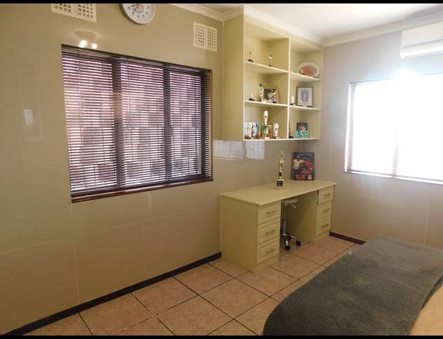 4 BEDROOM HOUSE FOR SALE IN SHALLCROSS
